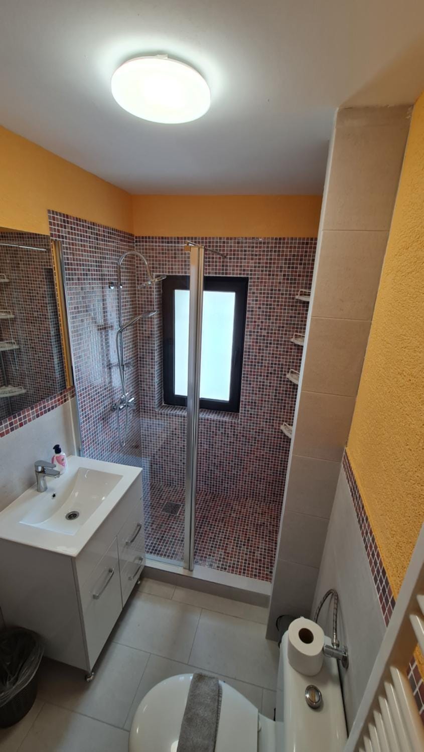 Shower, Toilet, Bathroom, bidet, towels