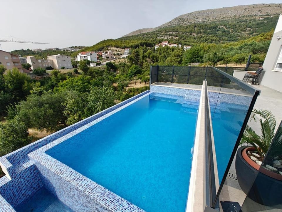 Villa Diva DI with private pool and jacuzzi Villa in Podstrana