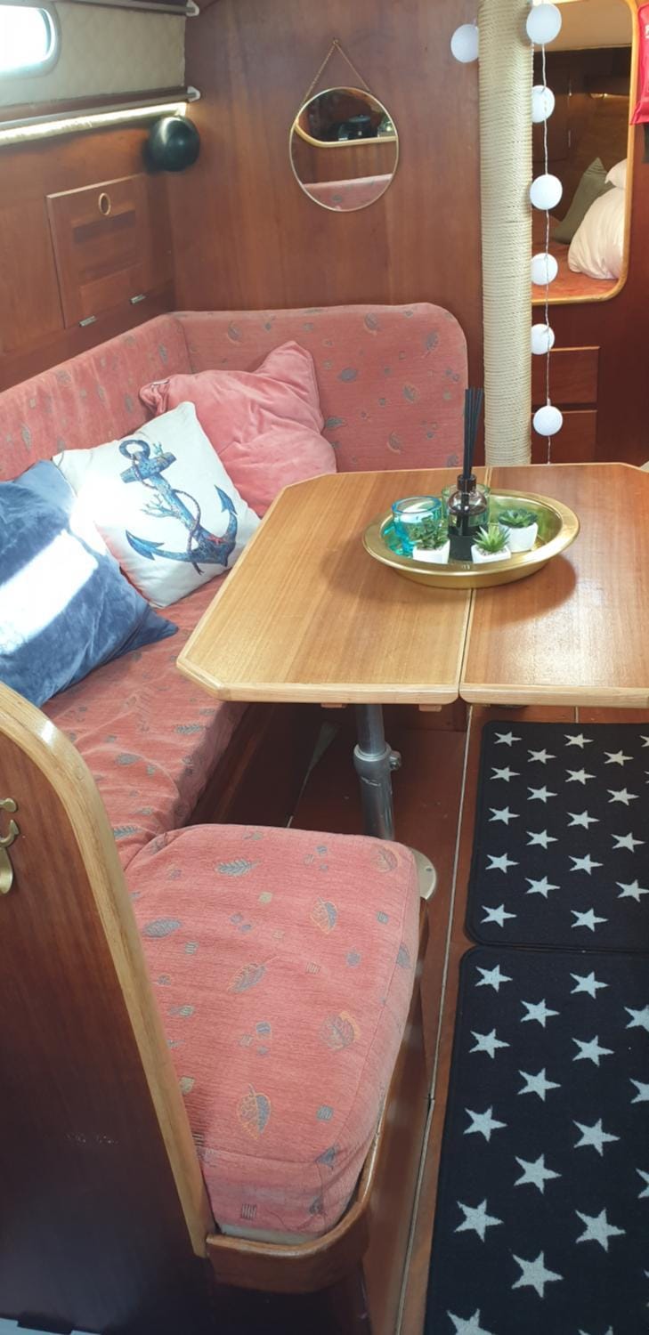 Bed, Living room, Dining area