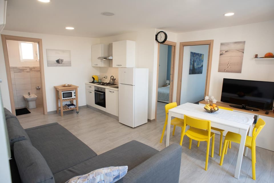 TV and multimedia, Kitchen or kitchenette, Living room, Dining area, minibar, stove