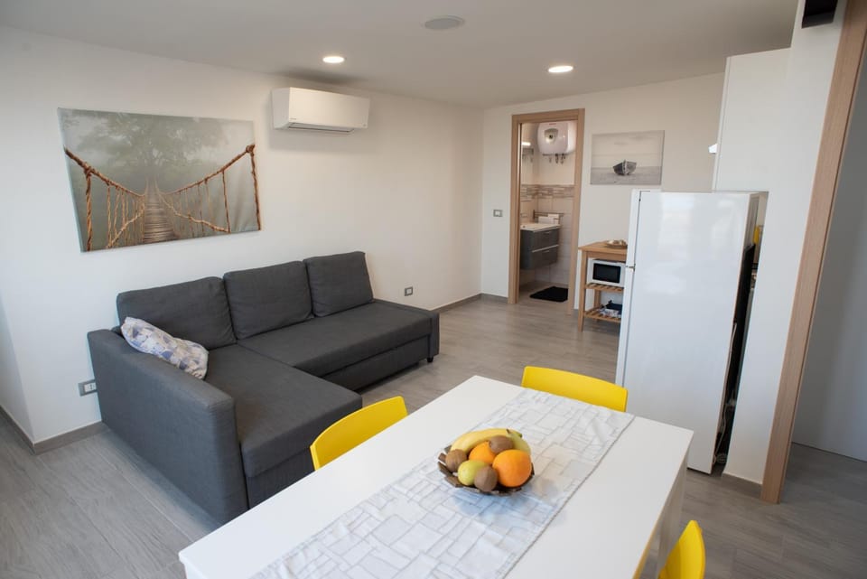 Dining area, Food, minibar, air conditioner