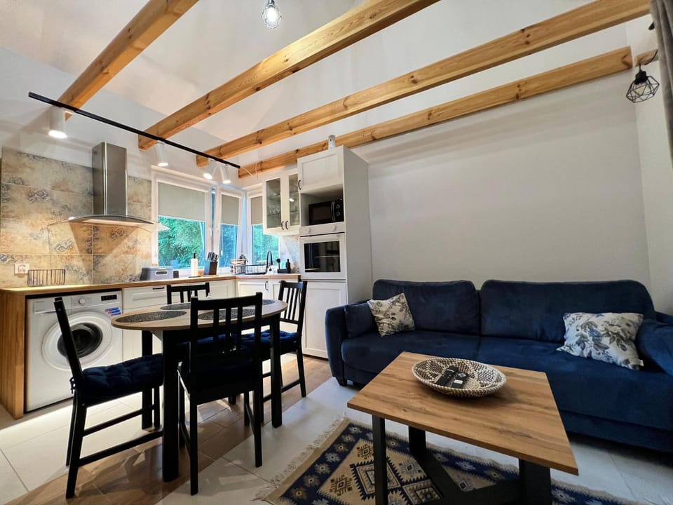 Kitchen or kitchenette, Seating area