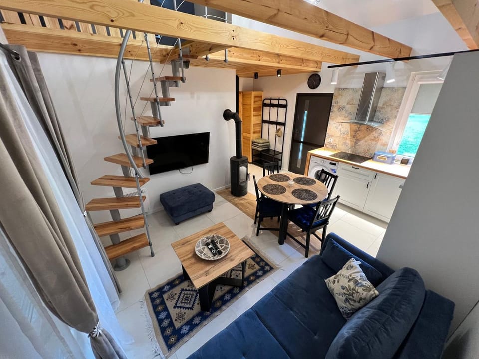 TV and multimedia, Seating area, Dining area