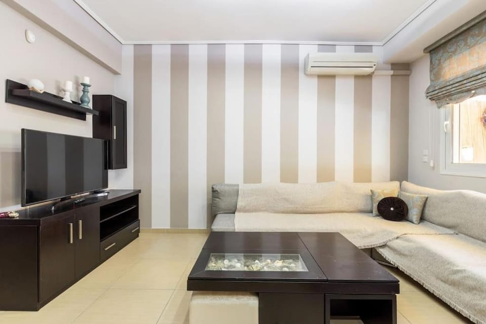 Best Family House,Acropolis view,5 min from metro Apartment in Athens