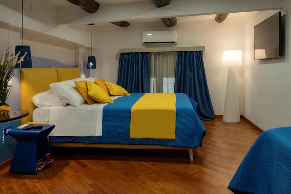 Bed, TV and multimedia, Photo of the whole room, Bedroom, air conditioner