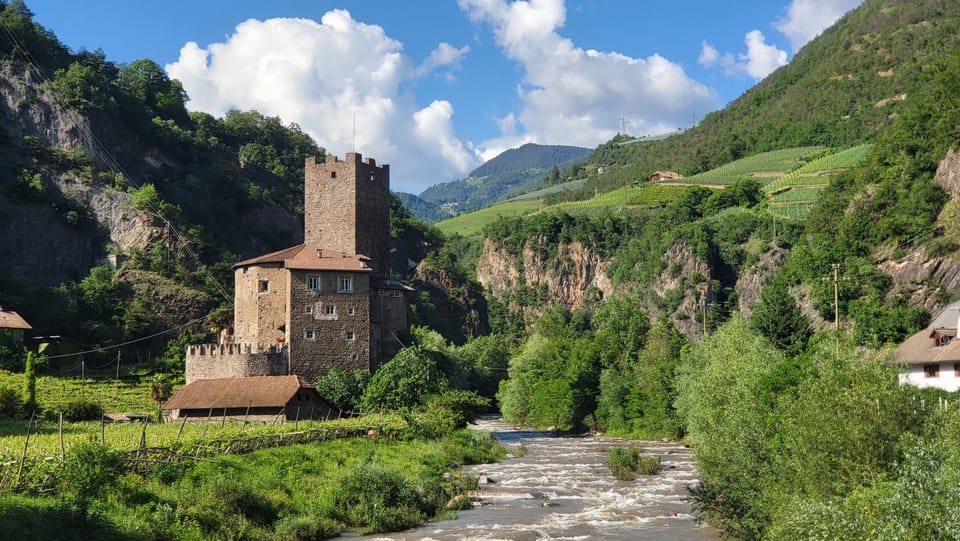 Nearby landmark, Natural landscape
