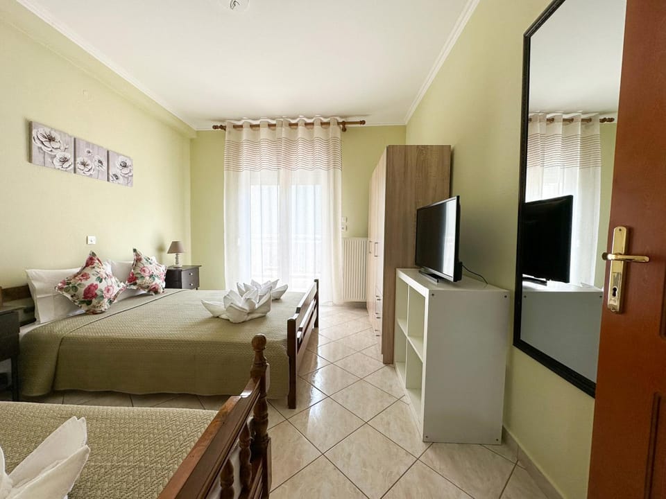 Bed, TV and multimedia, Bedroom, wardrobe