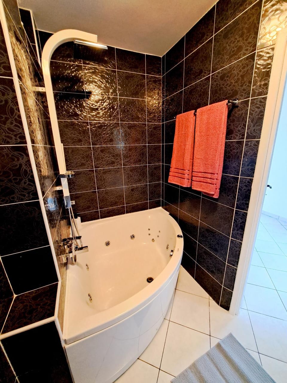 Shower, Hot Tub, Bathroom, Bath, towels