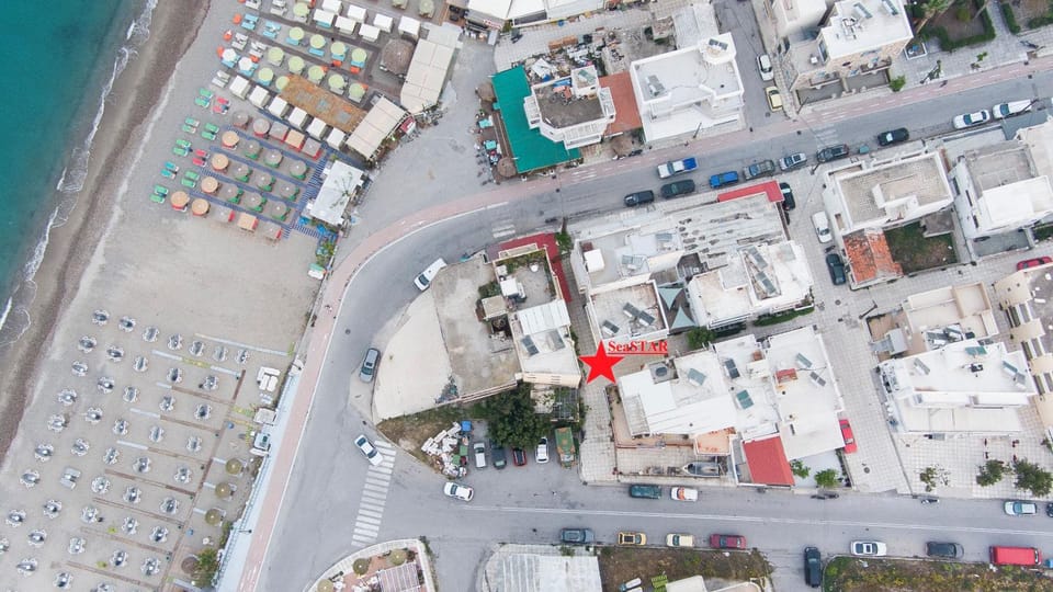 Nearby landmark, Day, Neighbourhood, Bird's eye view, Beach, City view, Sea view, Street view, Location, Parking