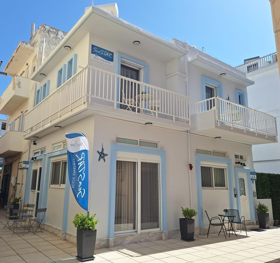 Property building, Facade/entrance, Day, Neighbourhood, Balcony/Terrace, Street view