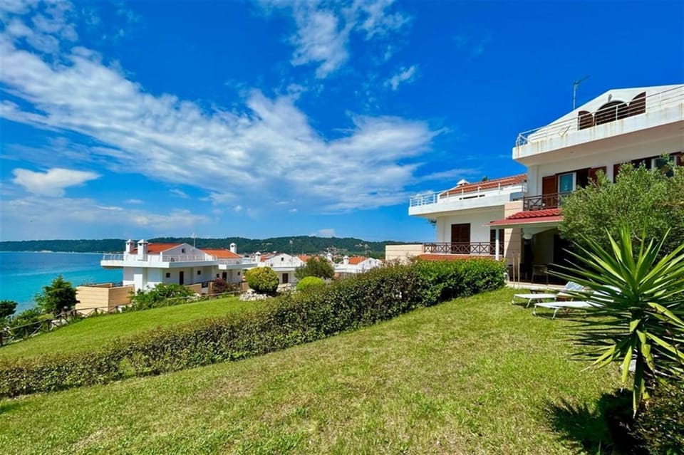 Property building, Garden view, Sea view