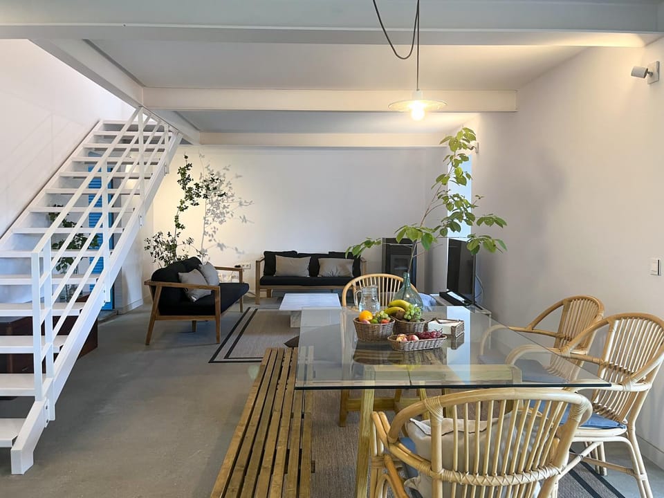 Seating area, Dining area