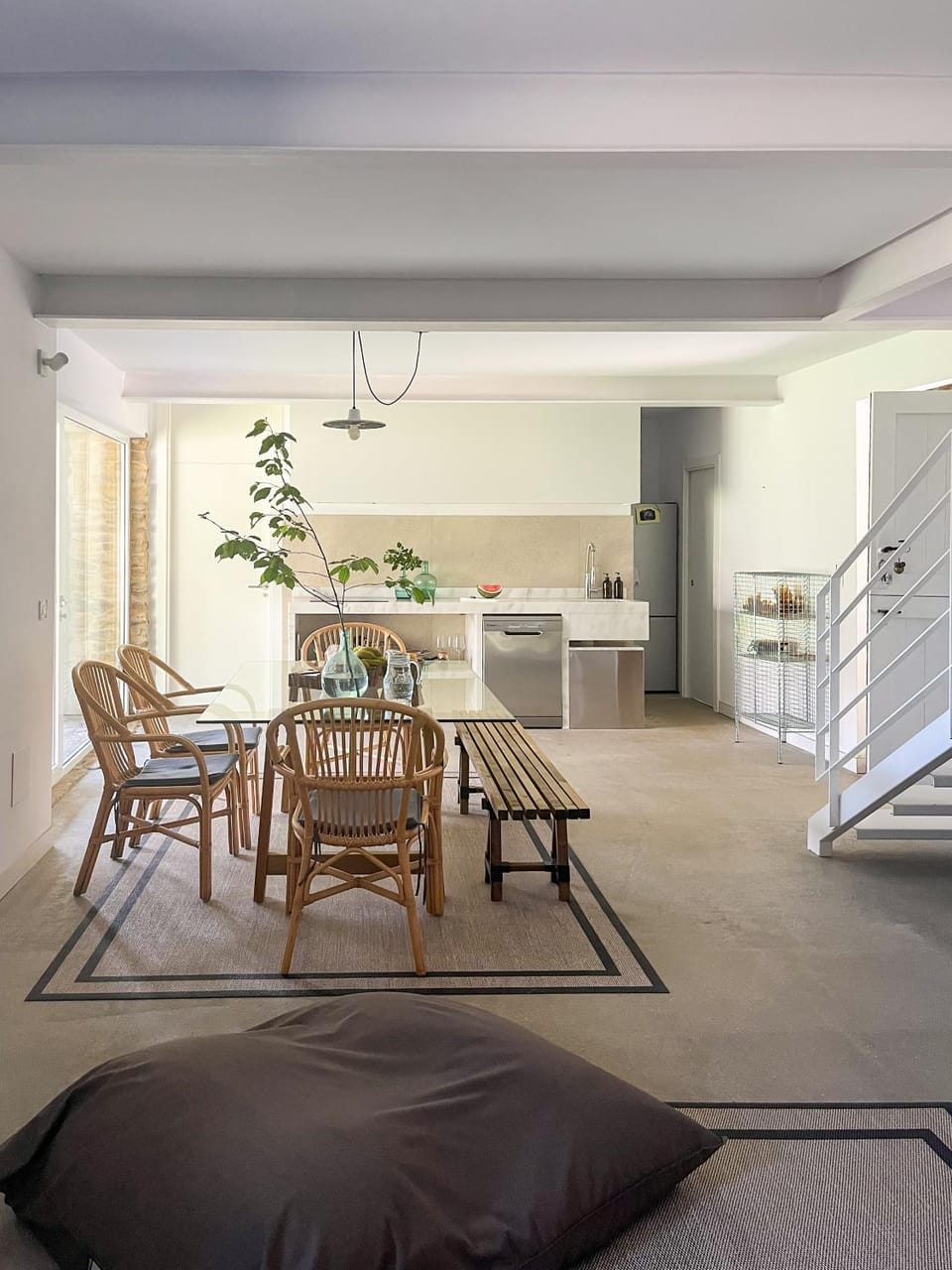 Kitchen or kitchenette, Dining area