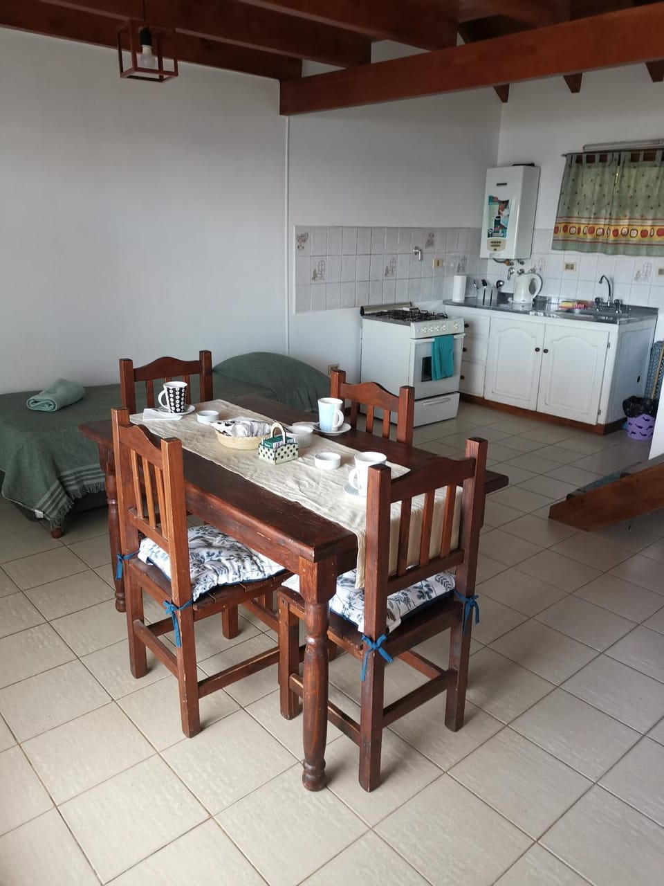 Kitchen or kitchenette, Living room, Seating area, Dining area, oven