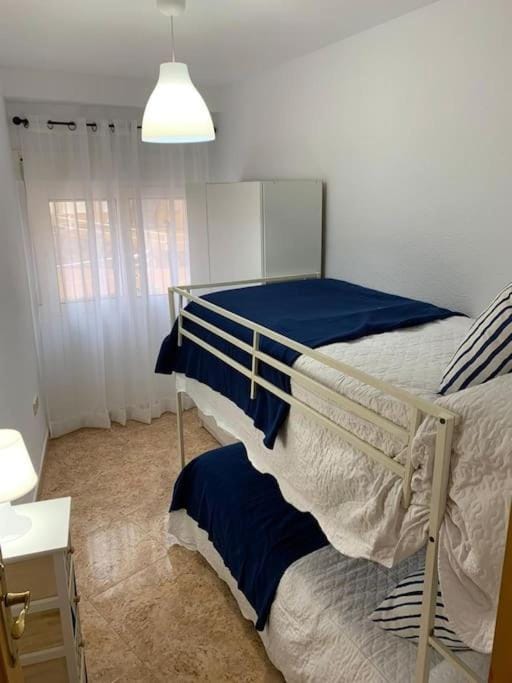 Bedroom, bunk bed