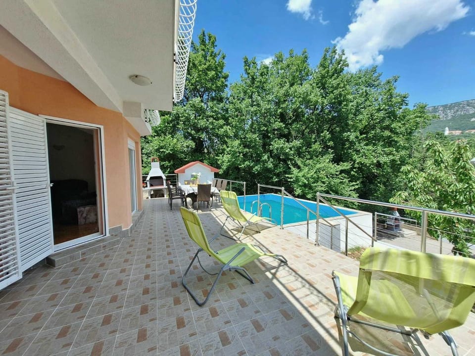 View (from property/room), Balcony/Terrace, Mountain view, Pool view, Swimming pool