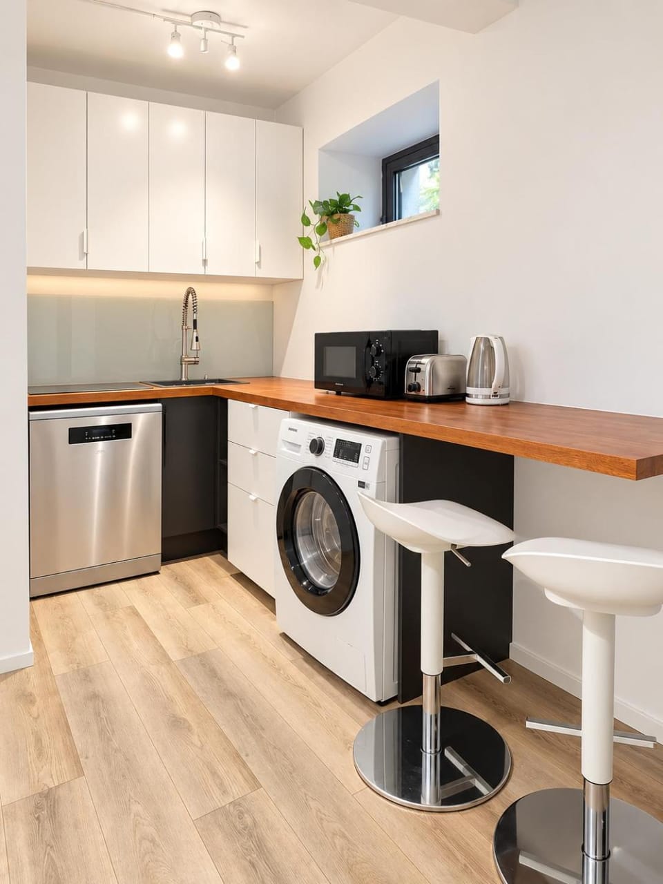 Kitchen or kitchenette, Dining area, dishwasher, microwave, stove, toaster, washing machine, kitchen