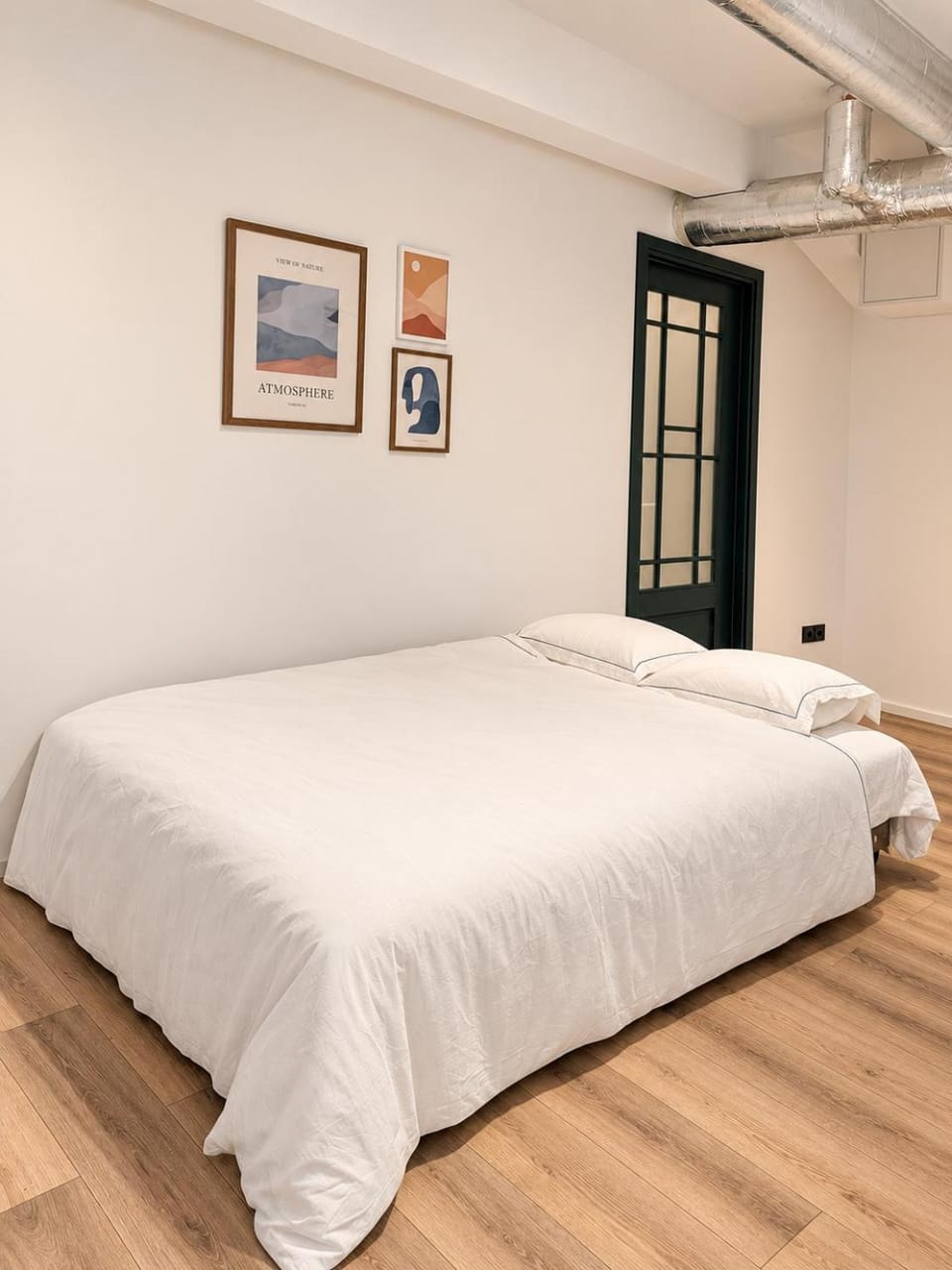 Bed, Living room