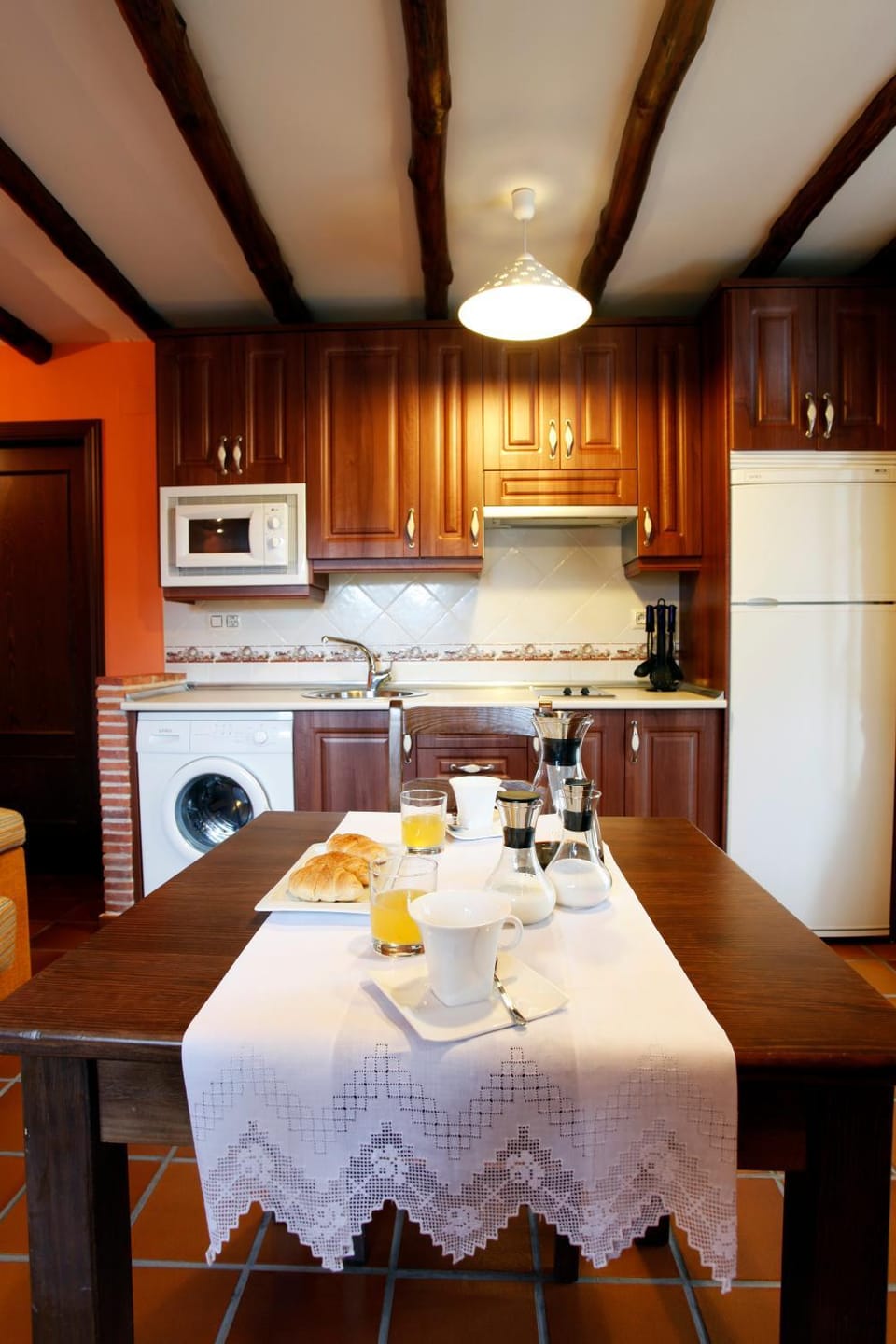 Kitchen or kitchenette, Dining area, minibar