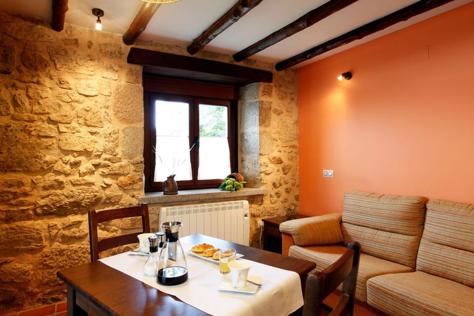 Living room, Dining area, Food