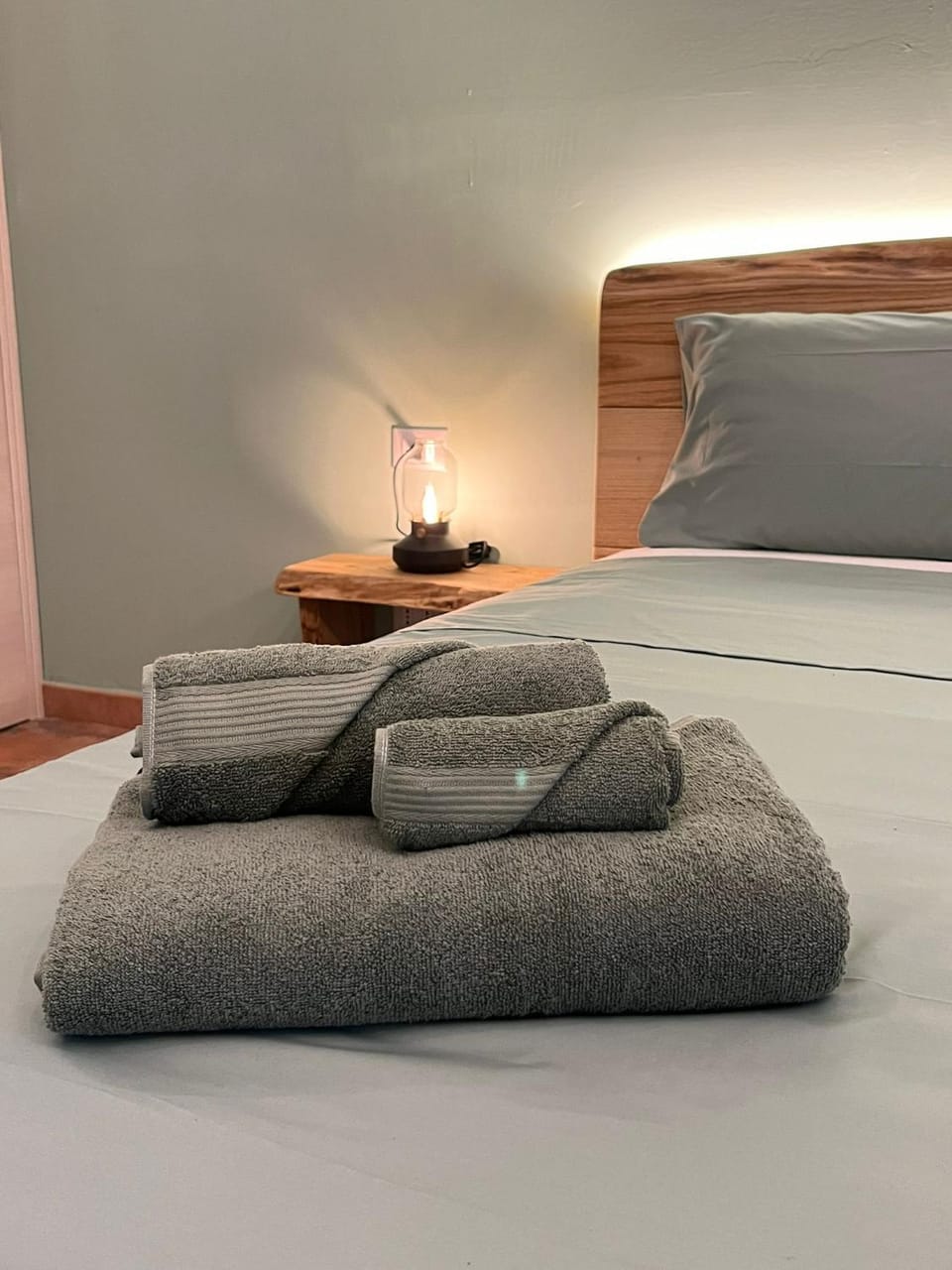 Bed, Photo of the whole room, Bedroom, towels