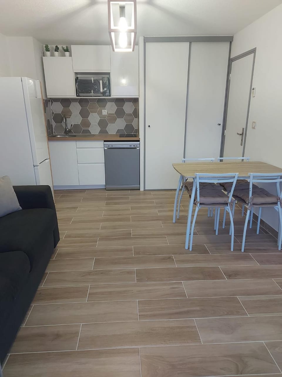 T2 4 pers, rénové en bord de plage , clim et parking classé 2 étoiles Apartment in Occitanie