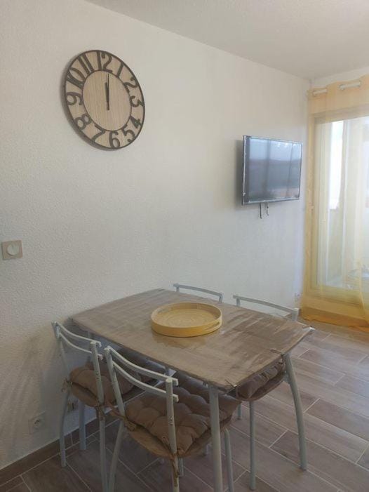 T2 4 pers, rénové en bord de plage , clim et parking classé 2 étoiles Apartment in Occitanie
