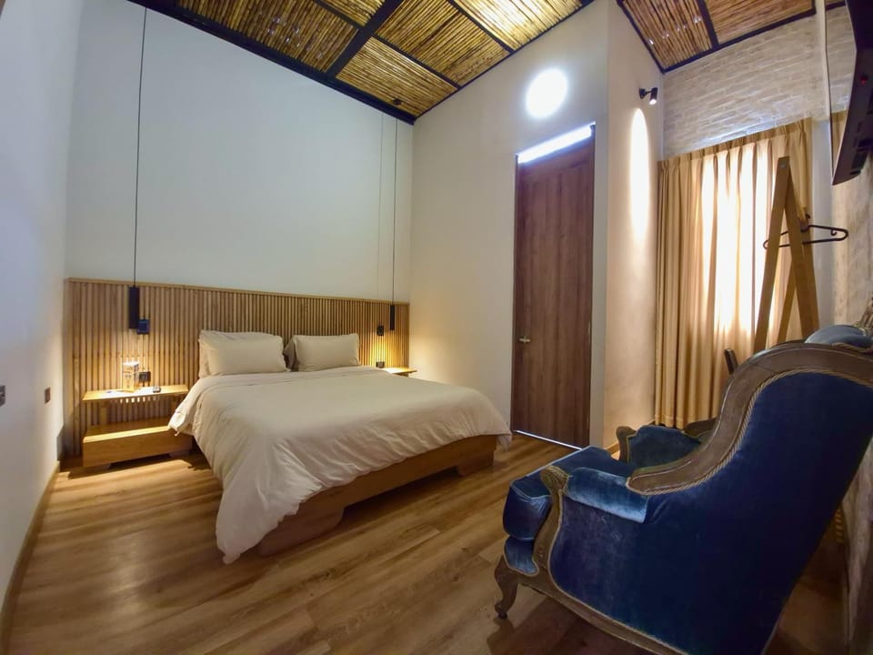 Bed, Photo of the whole room, Bedroom