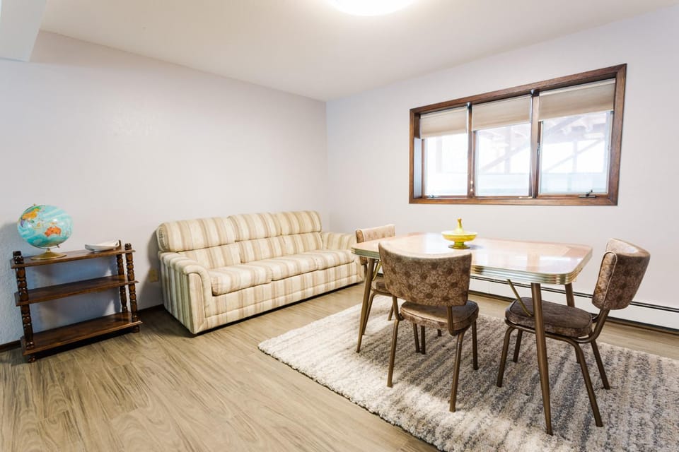 Seating area, On site