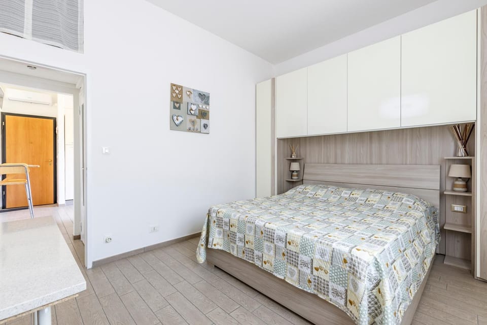 Bed, Photo of the whole room, Bedroom, wardrobe