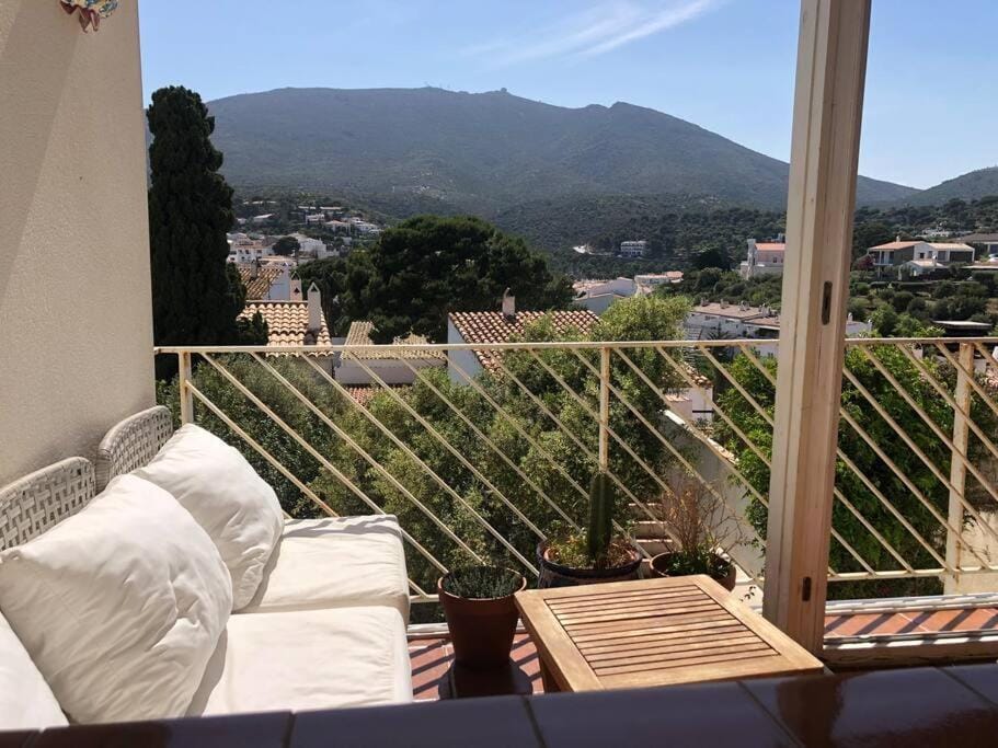 Casa Adela /Terraza/5m playa / Aire acondicionado House in Cadaqués