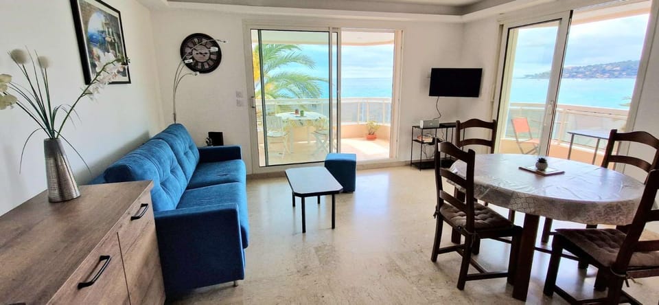 TV and multimedia, Seating area, Dining area, Sea view