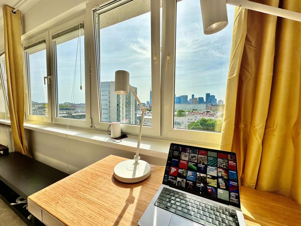 COPERNIC metro WiFi 85'TV Netflix Disney+ HBO Apartment in Warsaw