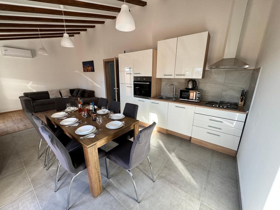 Living room, Dining area, kitchen