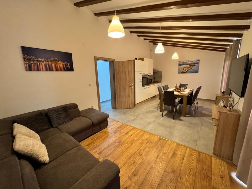 Living room, Dining area, kitchen