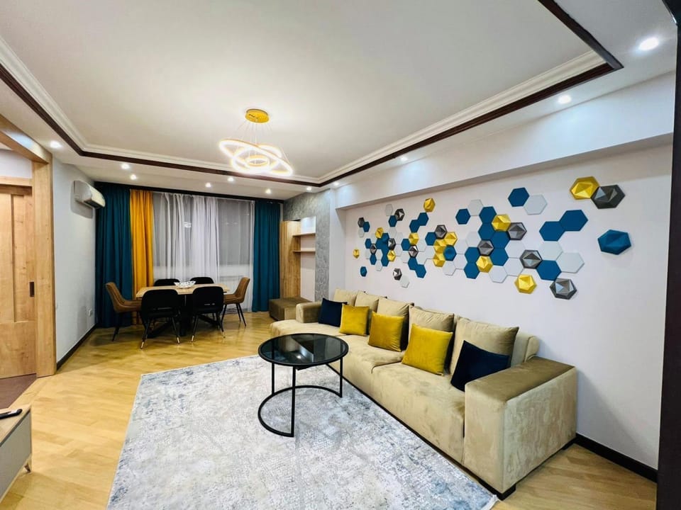 City Center Cozy 3Bedroom Apartment with Unique Design and Hot Tub , 2Bathroom, Middle of Center, By Republic Square Apartment in Yerevan