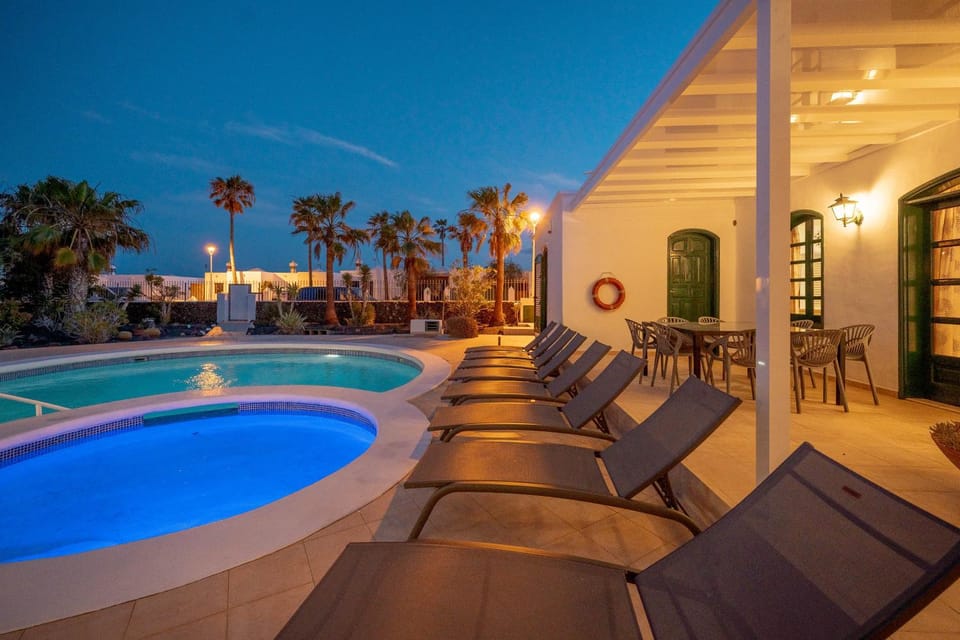 Night, Pool view