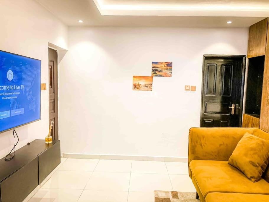 Beautiful Studio with PS5, 3 mins walk to Oniru Beach Apartment in Lagos