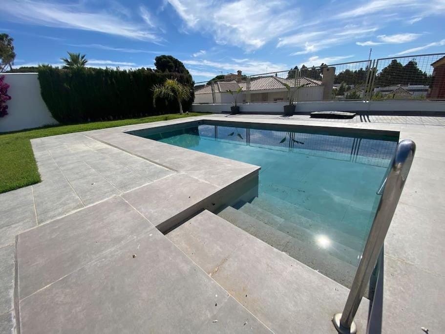Day, Pool view, Swimming pool, sunbed