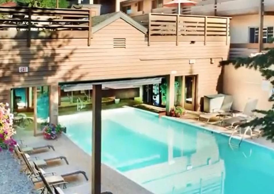 Swimming pool, Swimming pool