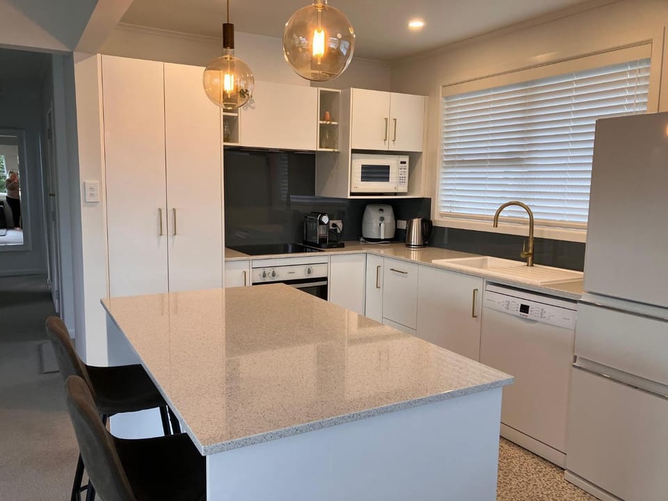 dishwasher, minibar, pet friendly, pet friendly, stove, kitchen