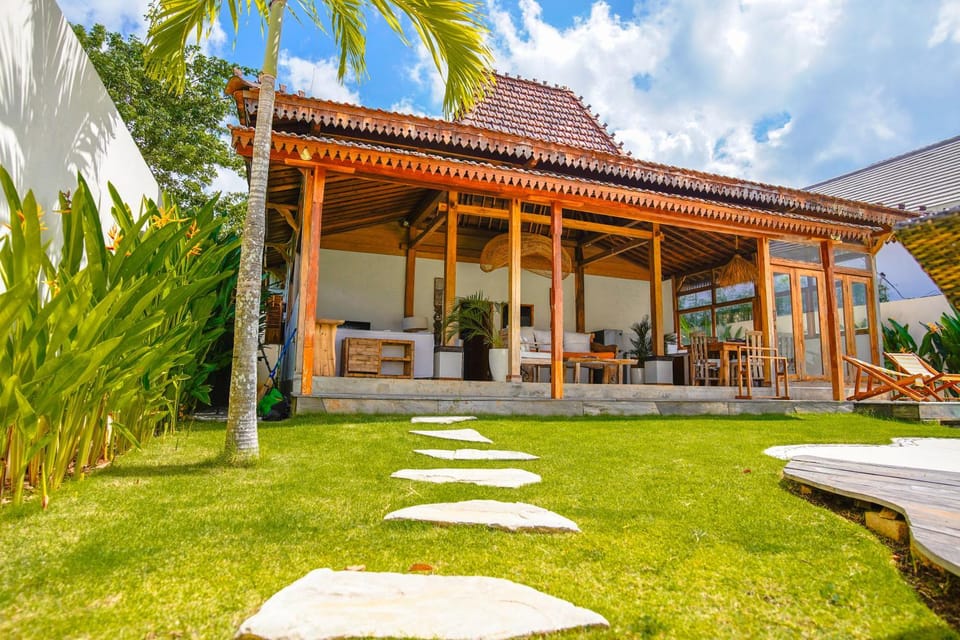 Property building, Patio, Spring, Day, Natural landscape, Garden, Garden view