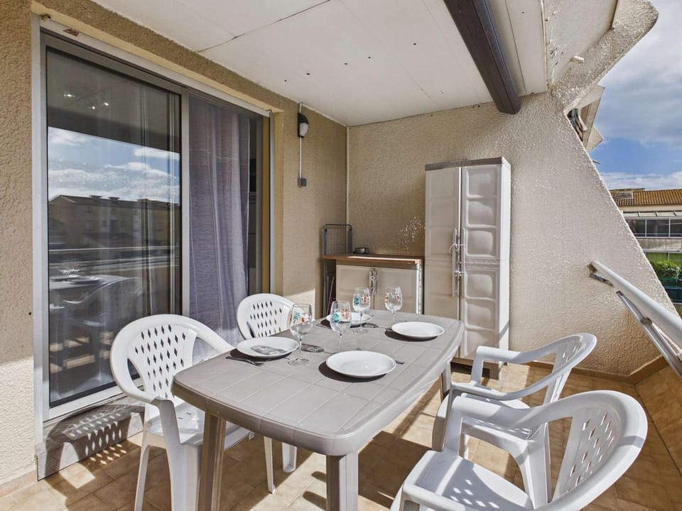 Appartement T2 avec Terrasse, Piscine et Parking Privé - 4 Pers. - FR-1-326-792 Apartment in Marseillan