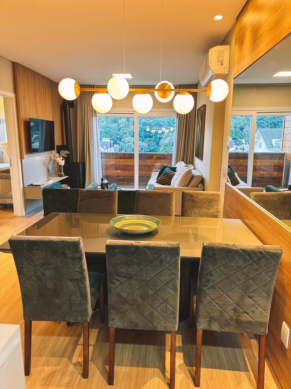 Seating area, Dining area
