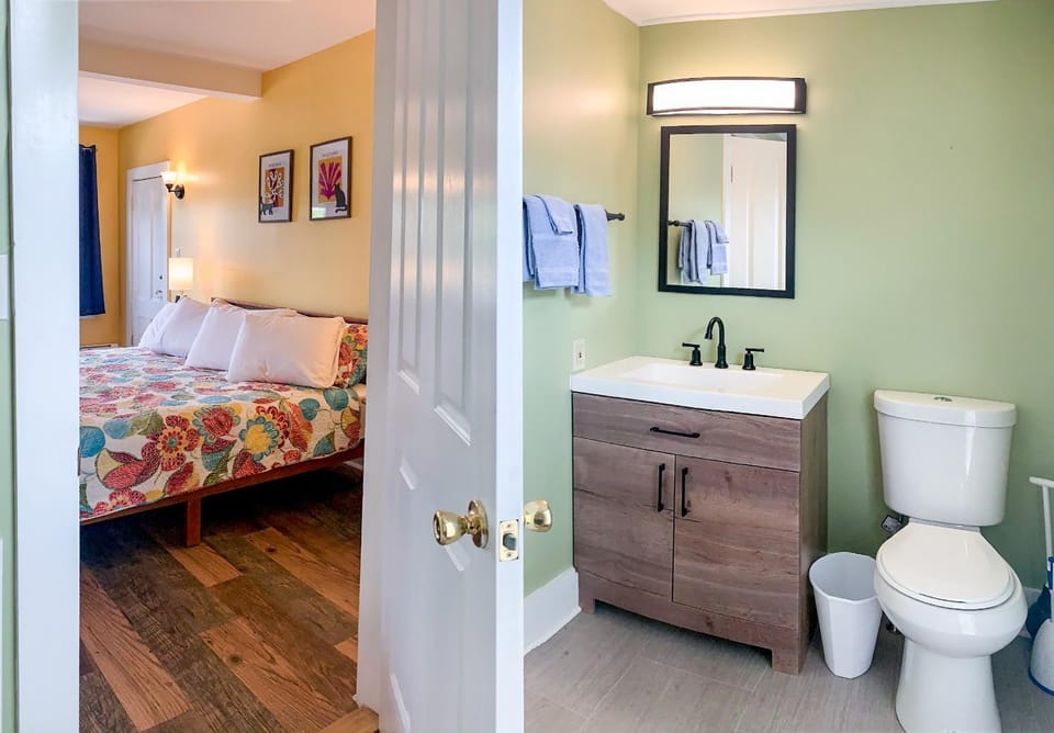 Historic 2 Cats Inn Apartment in Acadia National Park