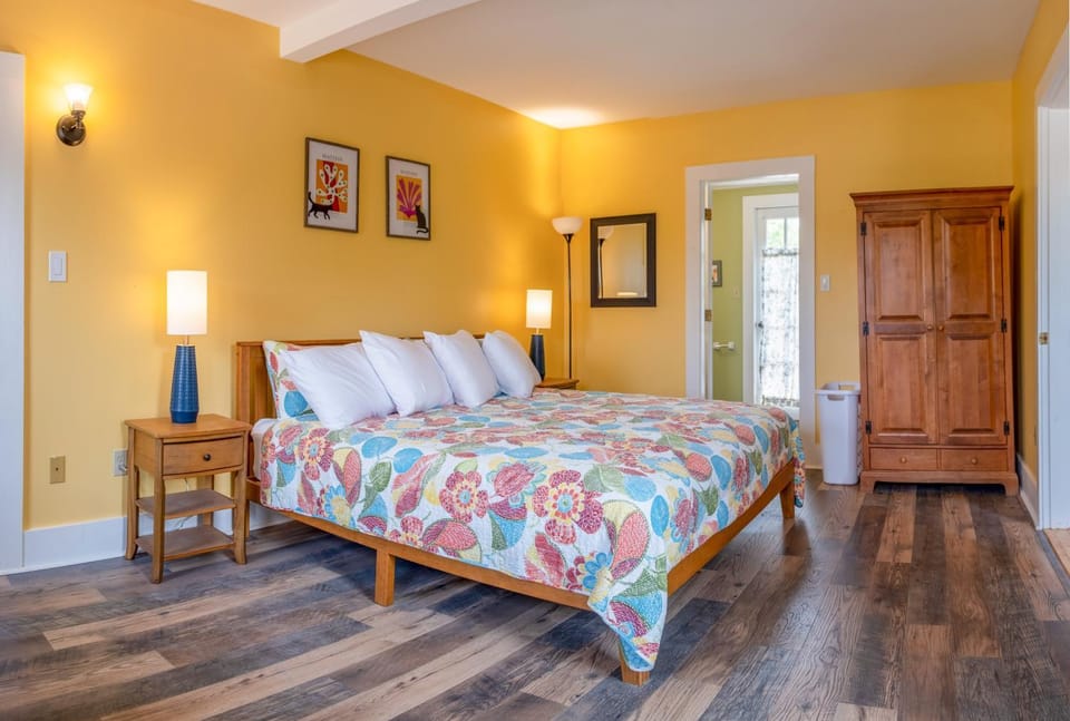 Historic 2 Cats Inn Apartment in Acadia National Park
