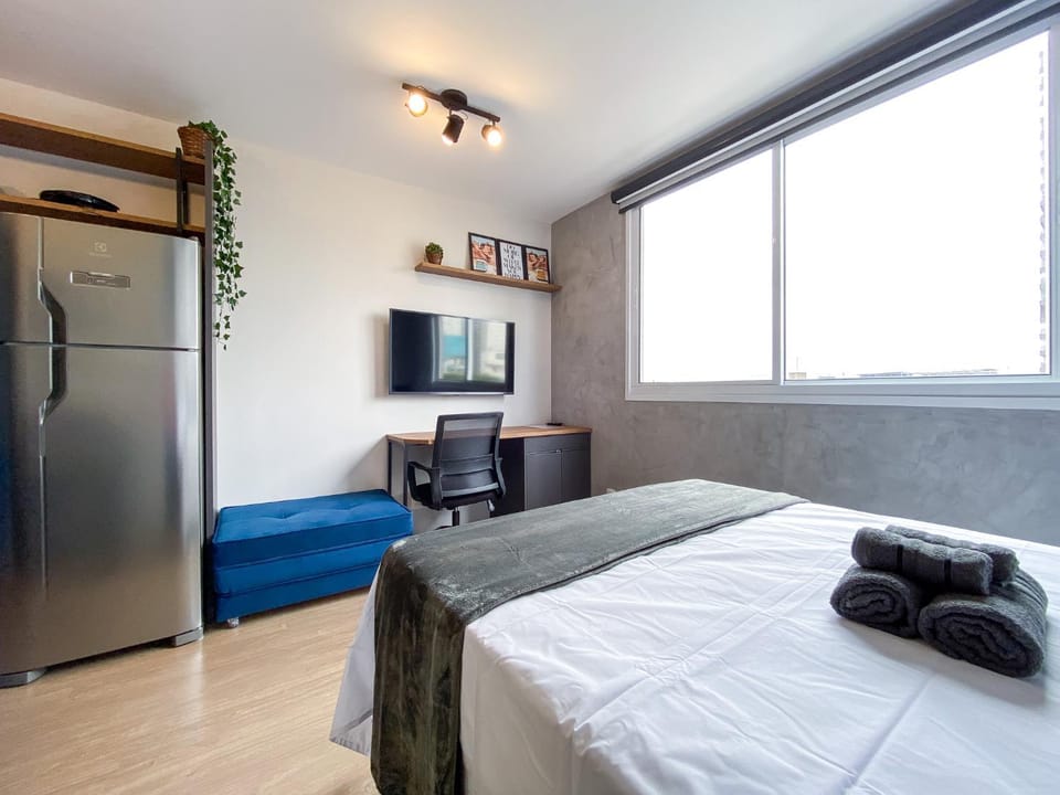 Bed, TV and multimedia, Bedroom, towels