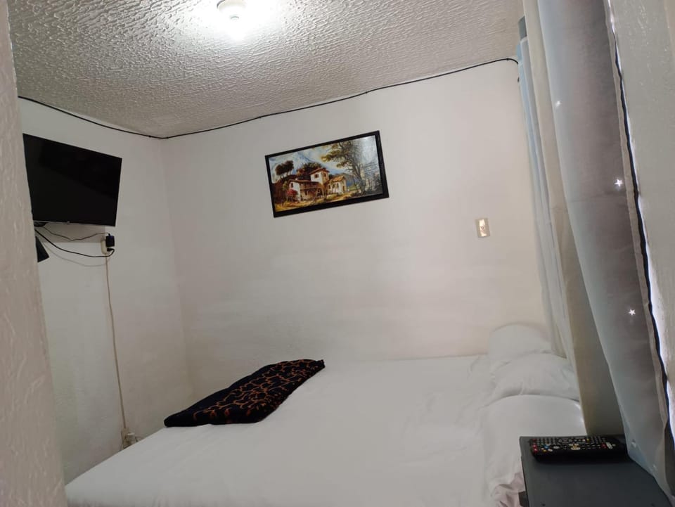 Bed, TV and multimedia, Bedroom, air conditioner