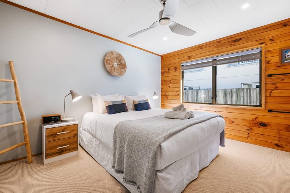 The Iconic Kiwi Bach, Full Site Downtown Mount House in Bay Of Plenty