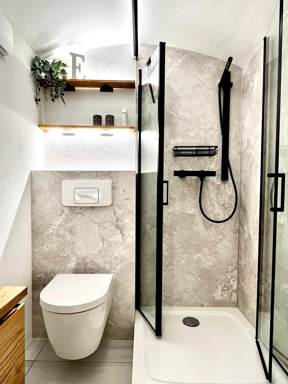 Shower, Toilet, Bathroom, towels
